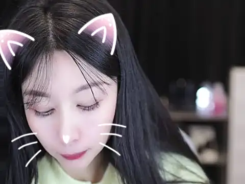 Nuyoah-77 online show from 12/16/25, 08:41