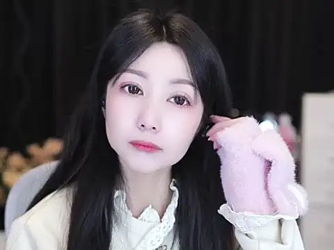 Nuyoah-77 online show from 12/20/25, 07:59