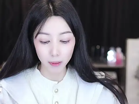 Nuyoah-77 online show from 12/21/25, 01:51