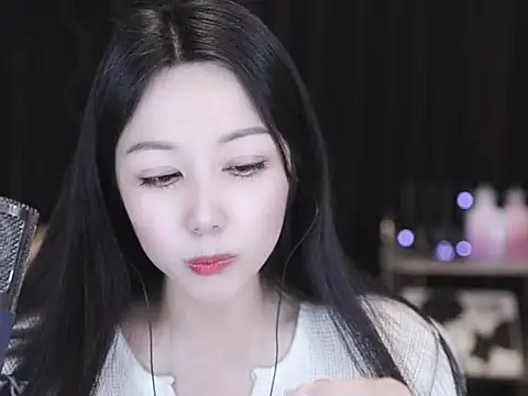 Nuyoah-77 online show from 03/28/26, 01:54