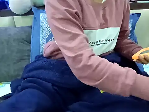 Snapshot of GoldnessAishu chatting on 12/23/24, 10:32 GoldnessAishu online show from 12/23/24, 10:32