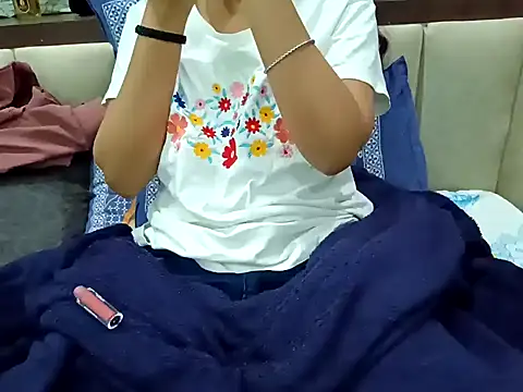 Snapshot of GoldnessAishu chatting on 12/23/24, 08:14 GoldnessAishu online show from 12/23/24, 08:14