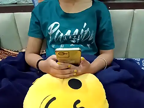 Snapshot of GoldnessAishu chatting on 12/25/24, 05:15 GoldnessAishu online show from 12/25/24, 05:15