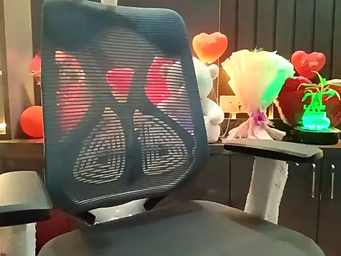 Snapshot of GoldnessAishu chatting on 02/07/25, 07:06 GoldnessAishu online show from 02/07/25, 07:06