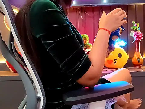 Snapshot of GoldnessAishu chatting on 03/22/25, 02:36 GoldnessAishu online show from 03/22/25, 02:36