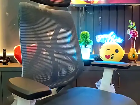 Snapshot of GoldnessAishu chatting on 03/22/25, 05:41 GoldnessAishu online show from 03/22/25, 05:41