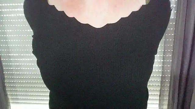 Snapshot of Raptor82 chatting on 09/22/25, 12:29 Raptor82 online show from 09/22/25, 12:29