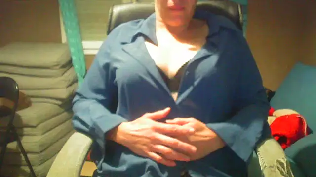 Snapshot of Raptor82 chatting on 10/08/25, 07:44 Raptor82 online show from 10/08/25, 07:44