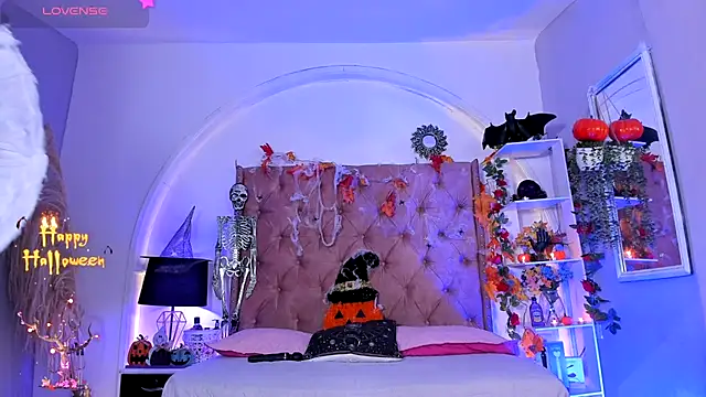 LadyAvalon online show from 10/31/25, 07:59