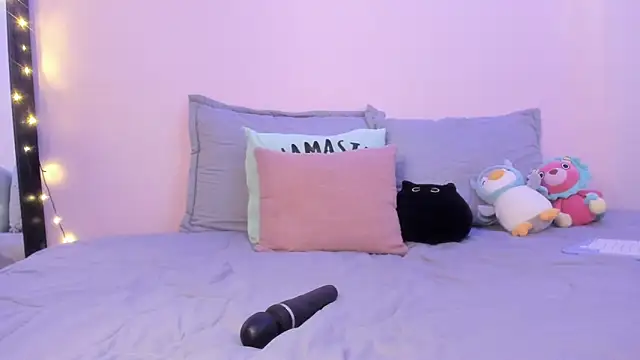 Snapshot of ValeriaCox chatting on 02/03/25, 05:35 ValeriaCox online show from 02/03/25, 05:35