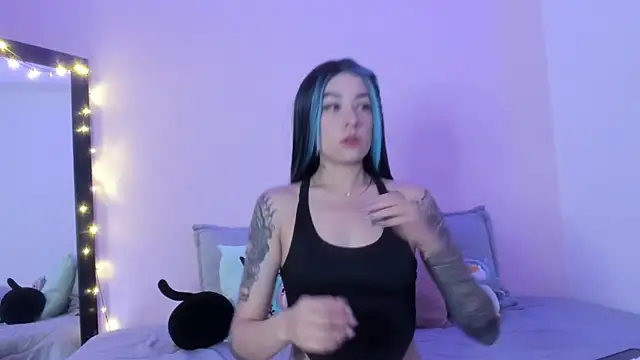 Snapshot of ValeriaCox chatting on 02/08/25, 10:39 ValeriaCox online show from 02/08/25, 10:39