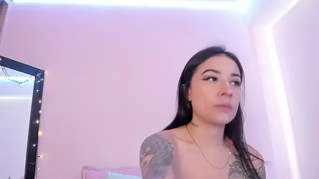 Snapshot of ValeriaCox chatting on 02/18/25, 12:17 ValeriaCox online show from 02/18/25, 12:17