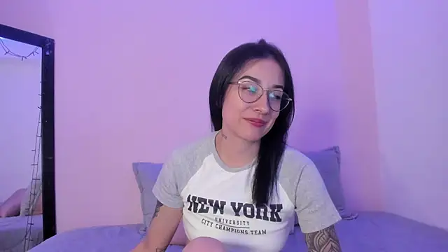 Snapshot of ValeriaCox chatting on 03/01/25, 01:11 ValeriaCox online show from 03/01/25, 01:11