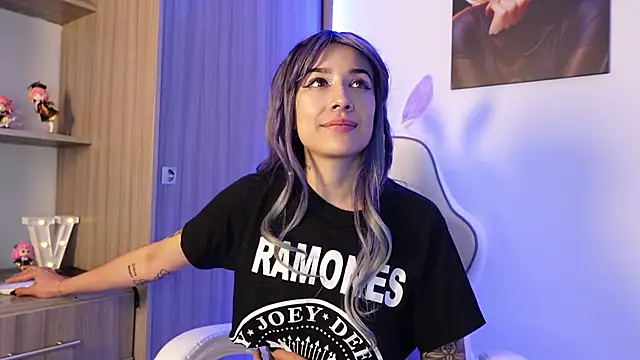 Snapshot of ValeriaCox chatting on 03/21/25, 07:35 ValeriaCox online show from 03/21/25, 07:35