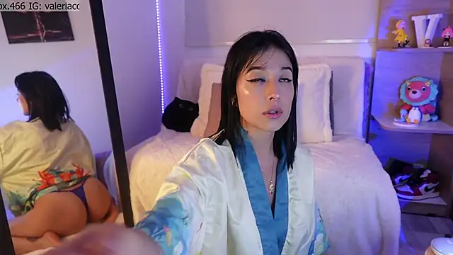 Snapshot of ValeriaCox chatting on 09/19/25, 07:03 ValeriaCox online show from 09/19/25, 07:03