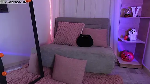 Snapshot of ValeriaCox chatting on 10/12/25, 12:37 ValeriaCox online show from 10/12/25, 12:37