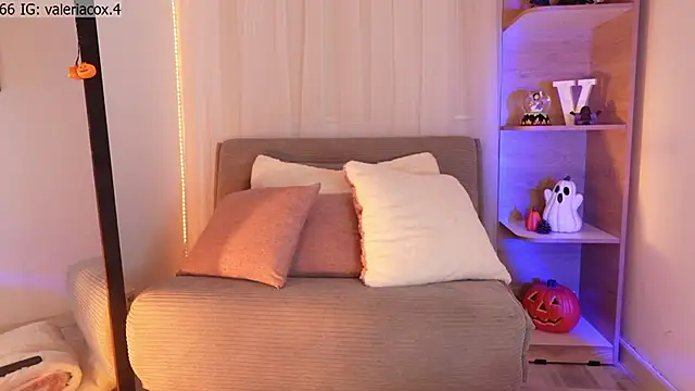 Snapshot of ValeriaCox chatting on 10/24/25, 01:29 ValeriaCox online show from 10/24/25, 01:29