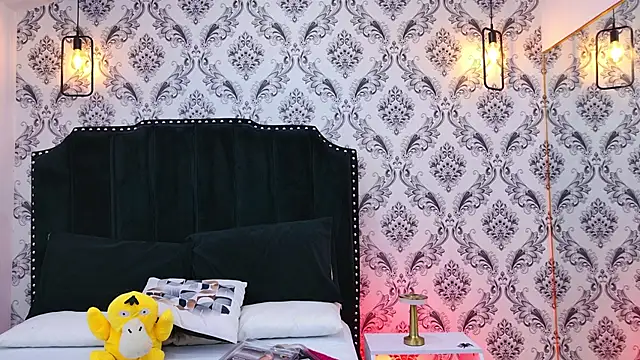 SaaraBrown online show from 11/03/25, 12:06