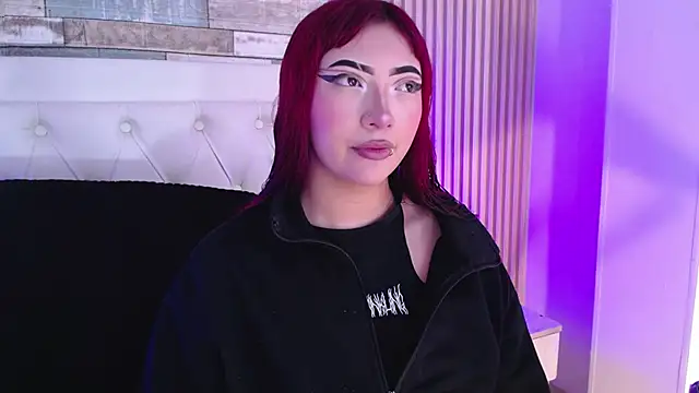 Snapshot of Mia_Rinn chatting on 12/04/24, 01:42 Mia Rinn online show from 12/04/24, 01:42