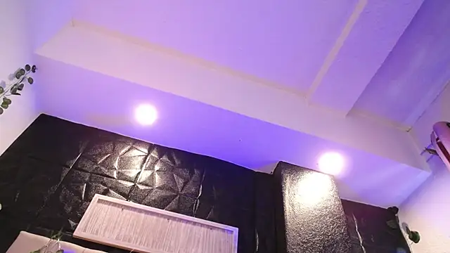 Snapshot of Mia_Rinn chatting on 12/09/24, 04:47 Mia Rinn online show from 12/09/24, 04:47