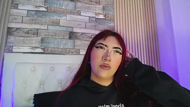 Snapshot of Mia_Rinn chatting on 12/11/24, 01:28 Mia Rinn online show from 12/11/24, 01:28