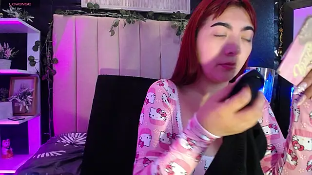 Snapshot of Mia_Rinn chatting on 12/17/24, 01:38 Mia Rinn online show from 12/17/24, 01:38