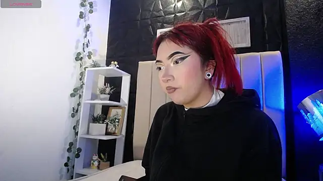 Snapshot of Mia_Rinn chatting on 12/20/24, 01:43 Mia Rinn online show from 12/20/24, 01:43