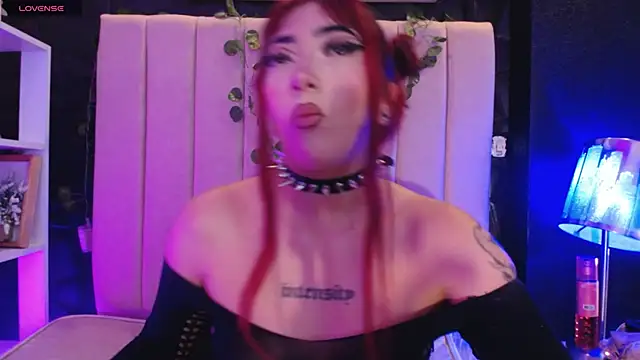 Snapshot of Mia_Rinn chatting on 12/23/24, 04:17 Mia Rinn online show from 12/23/24, 04:17