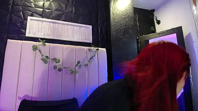 Snapshot of Mia_Rinn chatting on 12/27/24, 01:28 Mia Rinn online show from 12/27/24, 01:28