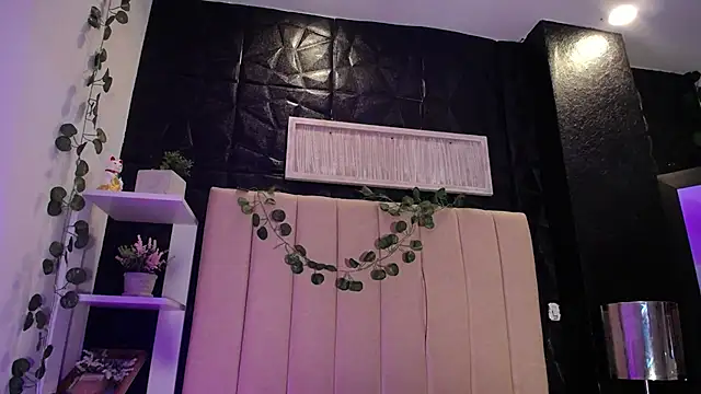 Snapshot of Mia_Rinn chatting on 01/22/25, 04:02 Mia Rinn online show from 01/22/25, 04:02