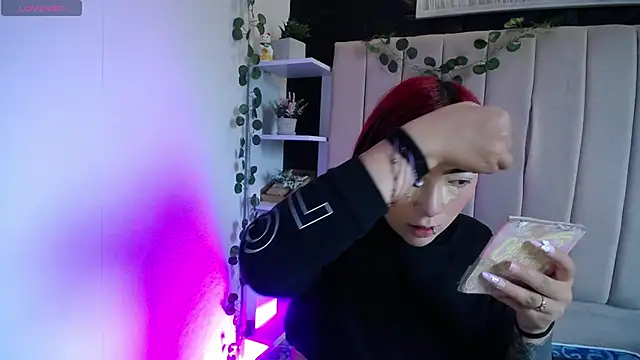 Snapshot of Mia_Rinn chatting on 01/24/25, 01:47 Mia Rinn online show from 01/24/25, 01:47