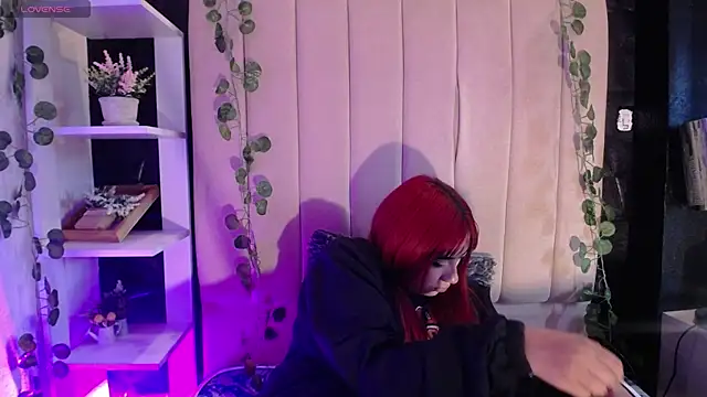 Snapshot of Mia_Rinn chatting on 01/28/25, 04:30 Mia Rinn online show from 01/28/25, 04:30