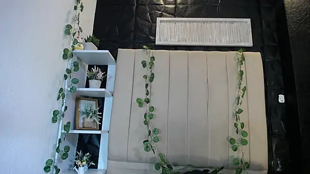 Snapshot of Mia_Rinn chatting on 02/07/25, 01:01 Mia Rinn online show from 02/07/25, 01:01