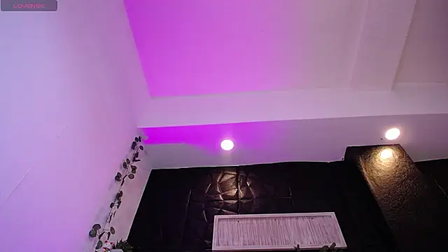 Snapshot of Mia_Rinn chatting on 02/12/25, 04:00 Mia Rinn online show from 02/12/25, 04:00