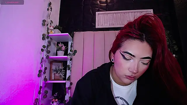 Snapshot of Mia_Rinn chatting on 02/12/25, 07:02 Mia Rinn online show from 02/12/25, 07:02