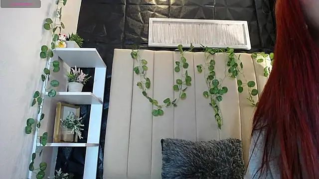 Snapshot of Mia_Rinn chatting on 02/19/25, 05:27 Mia Rinn online show from 02/19/25, 05:27