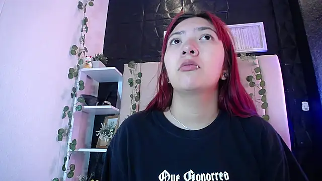 Snapshot of Mia_Rinn chatting on 03/18/25, 02:04 Mia Rinn online show from 03/18/25, 02:04