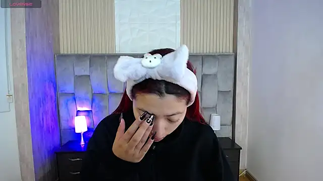 Snapshot of Mia_Rinn chatting on 09/10/25, 01:11 Mia Rinn online show from 09/10/25, 01:11