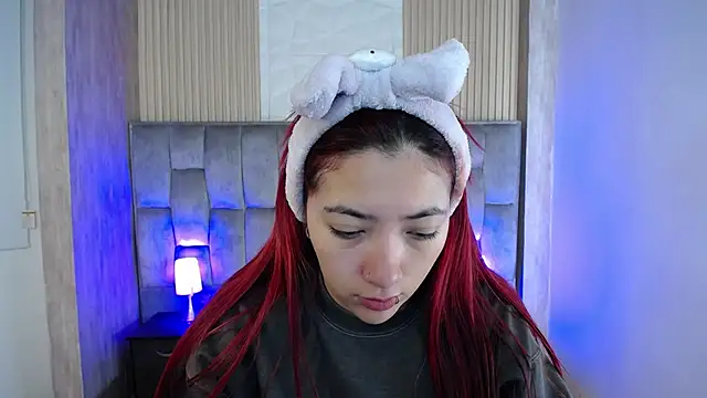 Snapshot of Mia_Rinn chatting on 09/13/25, 01:11 Mia Rinn online show from 09/13/25, 01:11