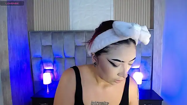 Snapshot of Mia_Rinn chatting on 10/08/25, 02:58 Mia Rinn online show from 10/08/25, 02:58