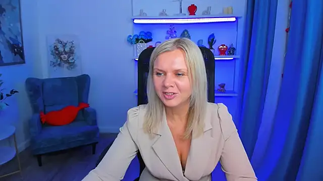 AgathaKlouin online show from 02/19/26, 07:10