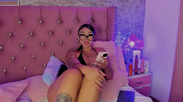 Mia Jansen online show from 10/11/25, 01:09