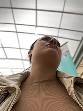 Snapshot of Lesly_10- chatting on 03/20/26, 03:39 Lesly 10- online show from 03/20/26, 03:39