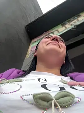 Snapshot of Lesly_10- chatting on 03/27/26, 11:04 Lesly 10- online show from 03/27/26, 11:04