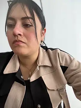 Snapshot of Lesly_10- chatting on 04/28/26, 06:35 Lesly 10- online show from 04/28/26, 06:35