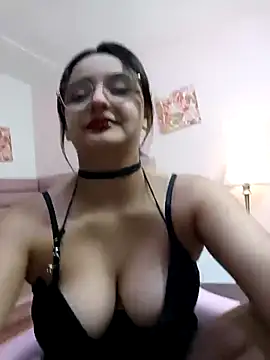 Snapshot of kae_styles chatting on 10/10/25, 08:19 kae styles online show from 10/10/25, 08:19