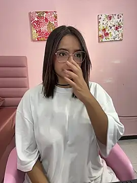 Snapshot of kae_styles chatting on 12/05/25, 08:05 kae styles online show from 12/05/25, 08:05