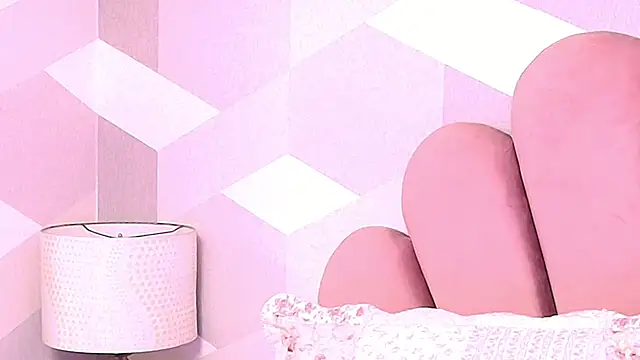 Snapshot of KylieMonnett chatting on 11/06/25, 09:26 KylieMonnett online show from 11/06/25, 09:26