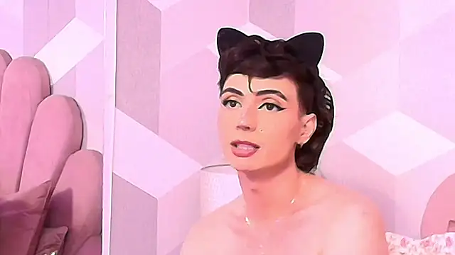 Snapshot of KylieMonnett chatting on 11/07/25, 07:58 KylieMonnett online show from 11/07/25, 07:58