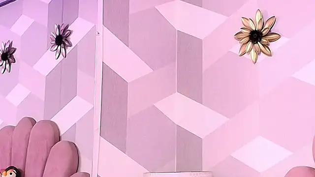 Snapshot of KylieMonnett chatting on 12/02/25, 03:12 KylieMonnett online show from 12/02/25, 03:12